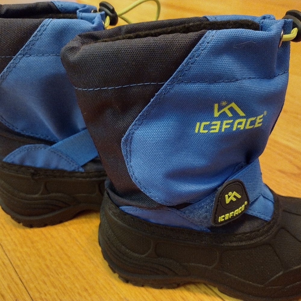 Boys insulated snow boots, size 10, blue